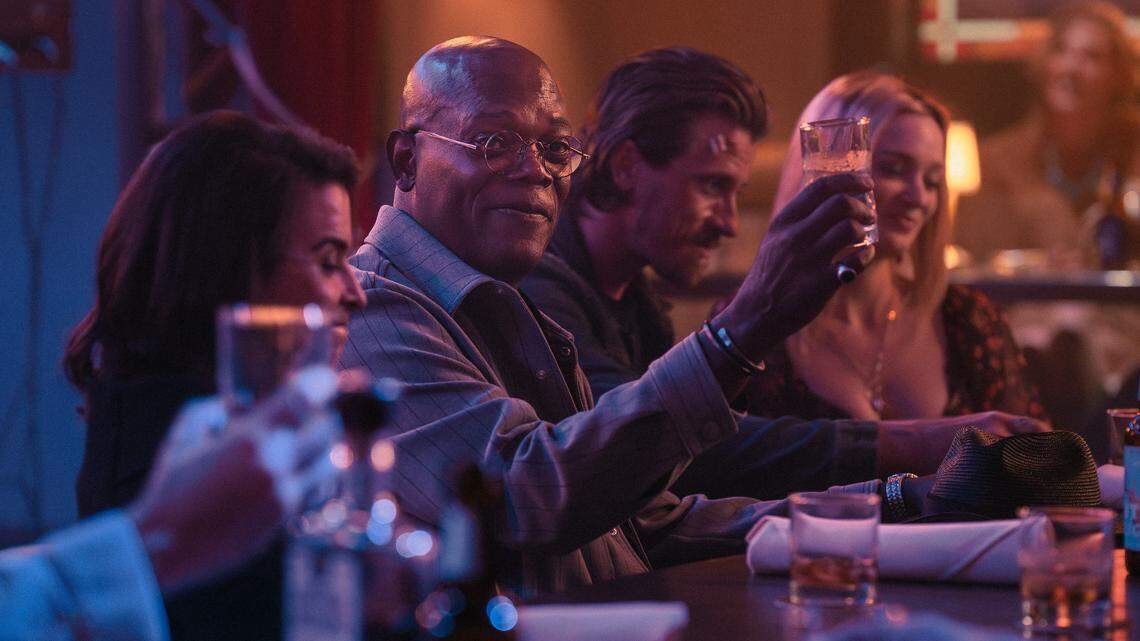 PHOTO: ‘Frisco King’ star Samuel L. Jackson stops by North Texas restaurant