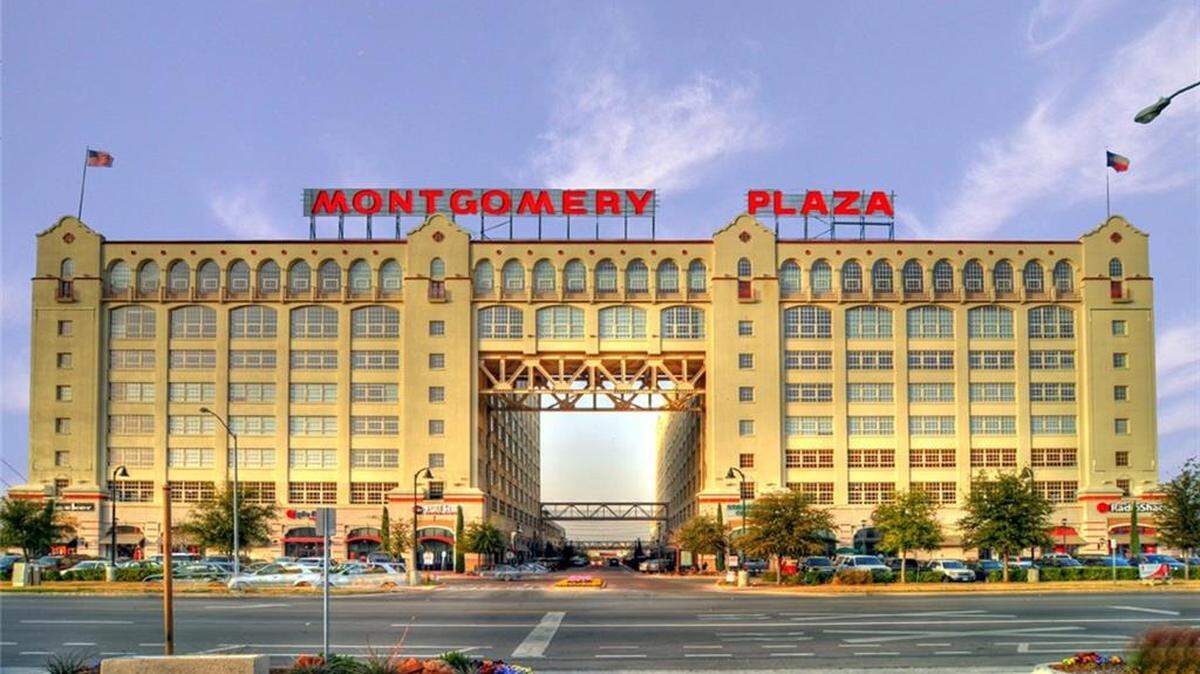 The Montgomery Plaza condominium units #2700 and #2468 will be open Sunday, October 27 from 1 to 3 p.m. 