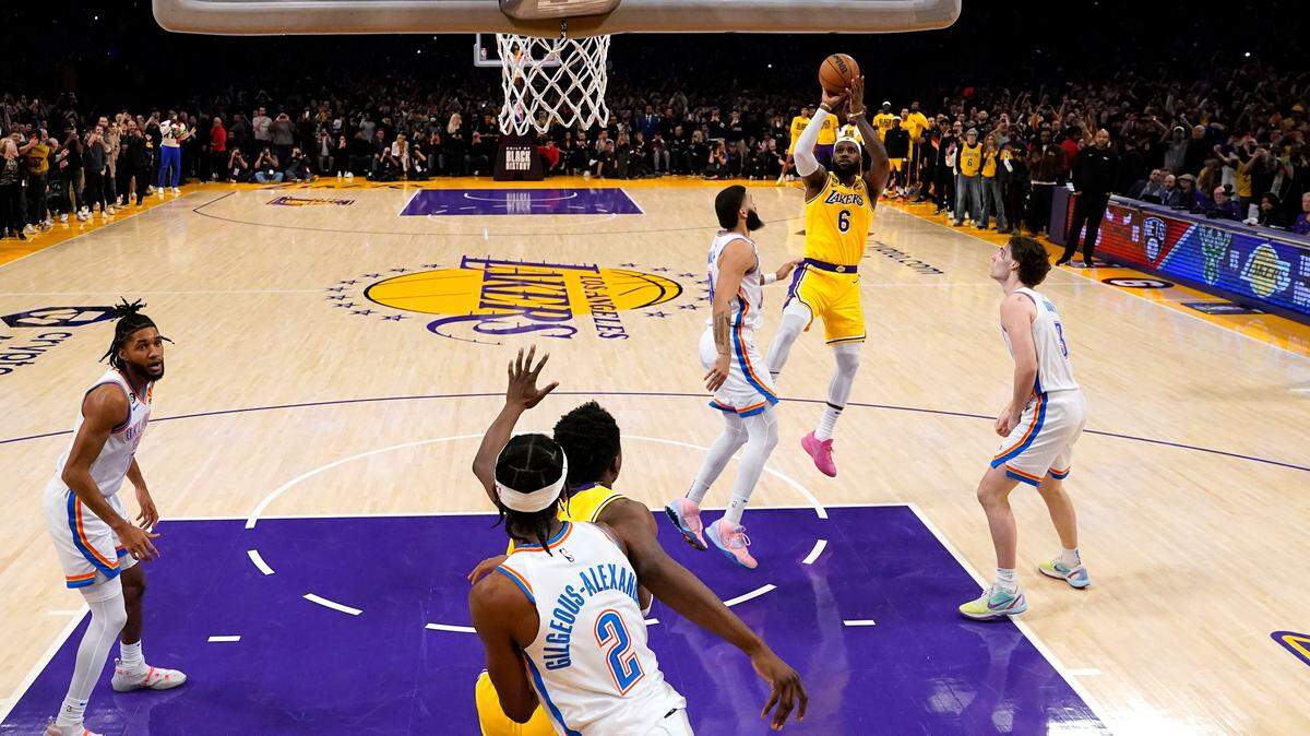 Los Angeles Lakers forward LeBron James (6) scores to pass Kareem Abdul-Jabbar to become the NBA’s all-time leading scorer as Oklahoma City Thunder guard Josh Giddey (3) and forward Kenrich Williams defend during the second half of an NBA basketball game Tuesday, Feb. 7, 2023, in Los Angeles.