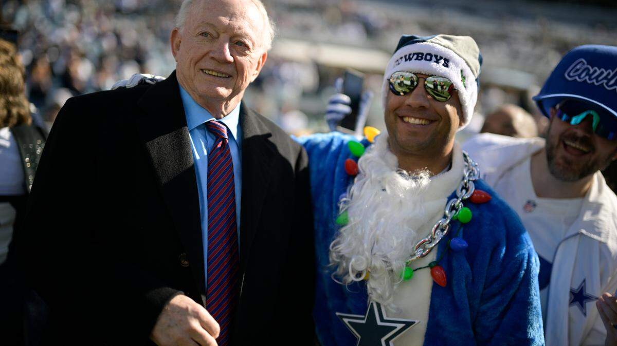 Dallas Cowboys owner Jerry Jones is dreaming of a NFC East title as a belated Christmas gift.
