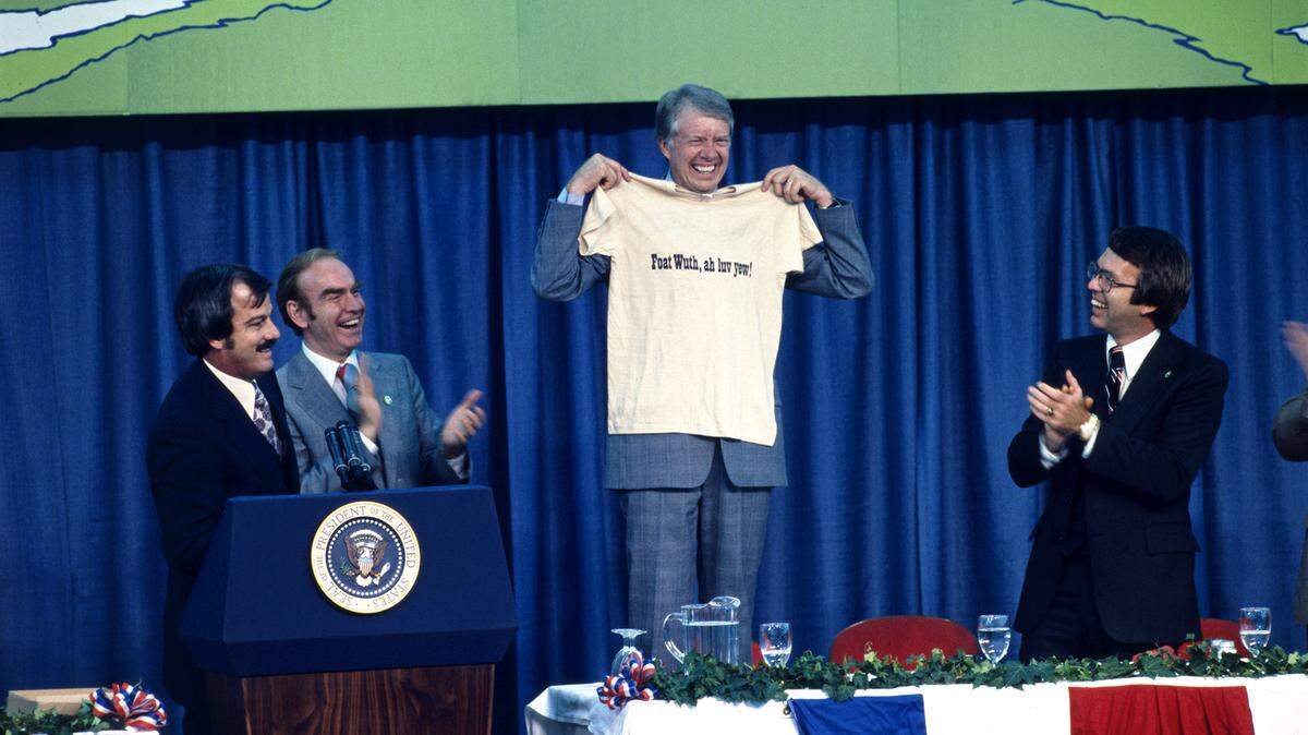 President Jimmy Carter, during a visit to Fort Worth in June 1978, received a T-shirt from Star-Telegram executive editor Jack Tinsley, left, that read “Foat Wuth, Ah Luv Yew!” He is joined by House Majority Leader Jim Wright, second from left, who was from Fort Worth, and Fort Worth Mayor Hugh Parmer, right. Willis Knight]