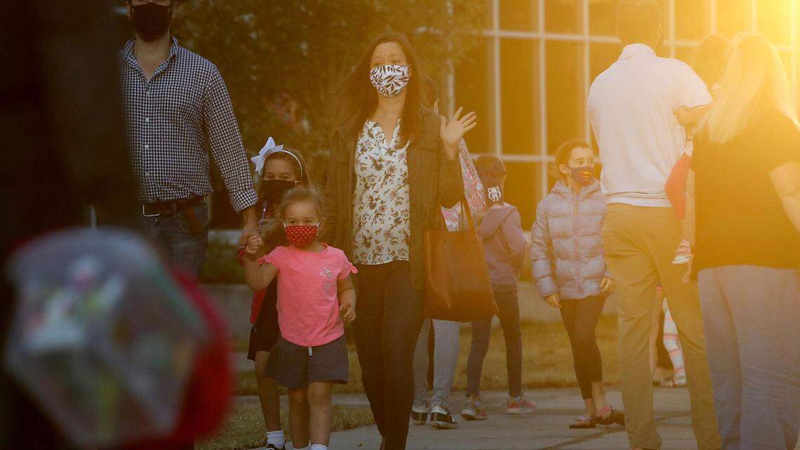 Fort Worth school district to continue mask requirement after Abbott ends COVID mandate