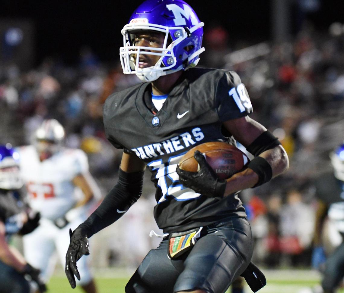 Midlothian’s Bryant Wesco makes the catch in the endzone to cut the Lake Belton lead 33-37 in the fourth quarter of Friday’s October 21, 2022 District 4-5A Division 1 football game at Midlothian ISD Stadium in Midlothian, Texas. Midlothian went on to win 39-37. Special/Bob Haynes