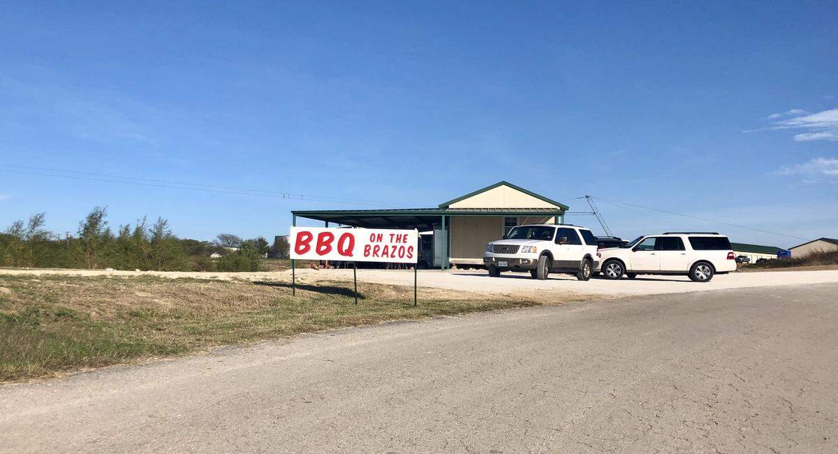 BBQ on the Brazos’ second location is on a hilltop at 9012 Performance Court, barely visible from U.S. 377 and the original stand.