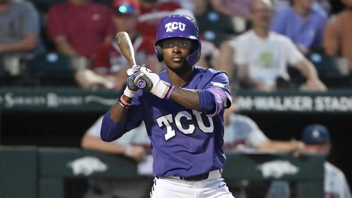 Austin Davis’ two-run home run helped TCU beat Arkansas on Sunday and advance to the Super Regionals against Indiana State.