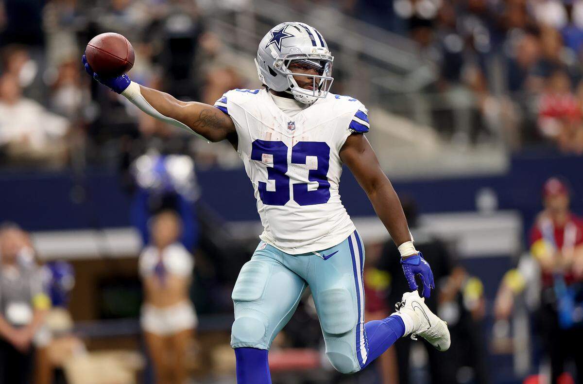 Dallas Cowboys running back Javonte Williams scores a 30-yard touchdown in the third quarter Sunday.