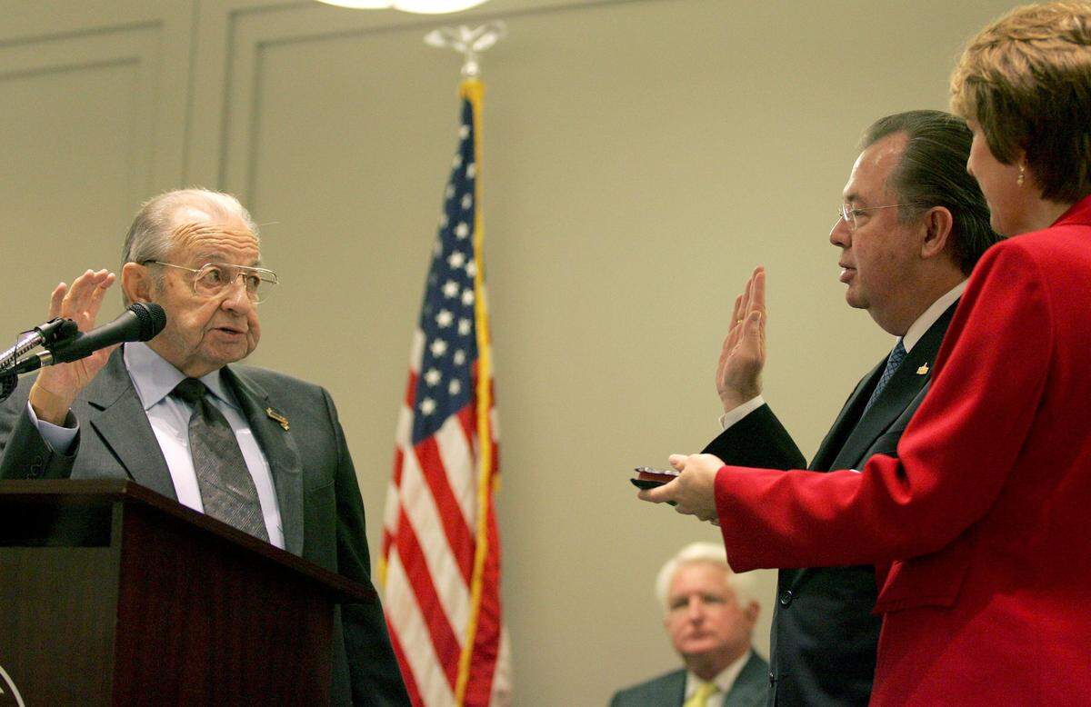Retiring Judge Tom Vandergriff, left, swears in newly elected County Judge Glen Whitley standing by his wife Brenda Whitley. The swearing-in ceremony was held at the Tarrant County Family Law Center in Fort Worth on January 1, 2007. ( Fort Worth Star-Telegram/Jill Johnson)