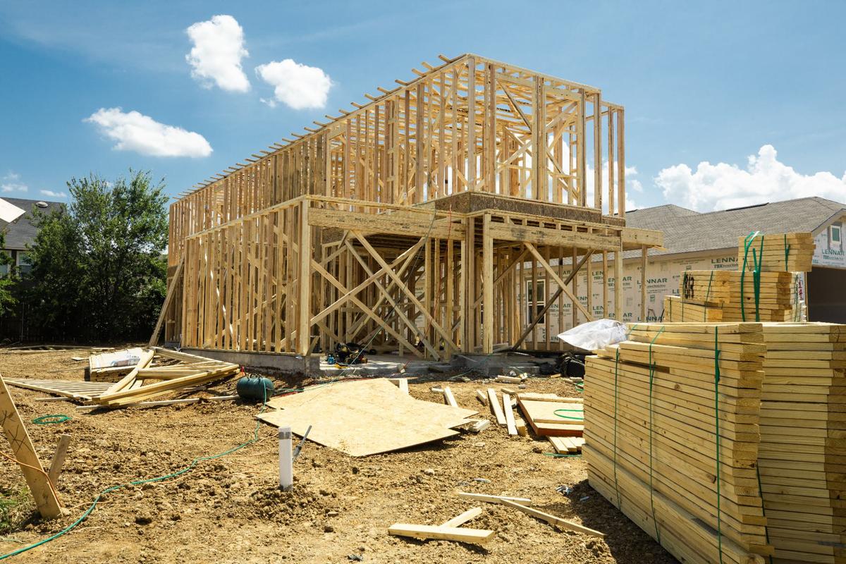 Lennar, a national home builder, is building smaller homes that sell for less than Fort Worth’s median home value.