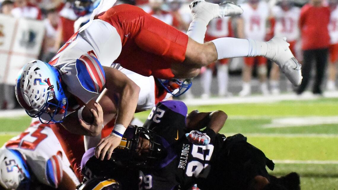 Midlothian Heritage stops late two-point conversion try by Everman to take district title