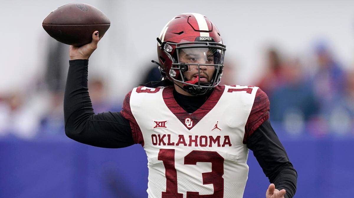 Former Oklahoma quarterback Caleb Williams has made it official and has transferred to USC where he joins Lincoln Riley, his former Sooners coach.