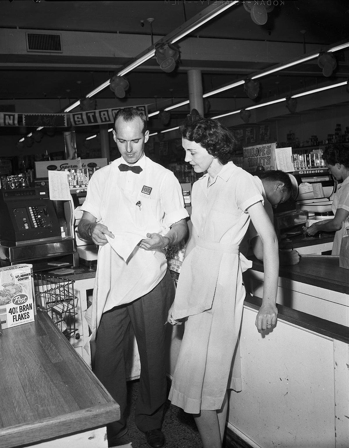 July 29, 1958: “A customer who preferred cold cash to groceries took $520 from Worth Food Market No. 1, 526 S. Henderson St., about 6 p. m. Thursday.” Robbery victims were Mrs. Eunice Kelsoe, a checker, and store manager Bob Smith, who wrote down a description of the suspect on his apron. (The location today is an office building across from Jack In The Box.