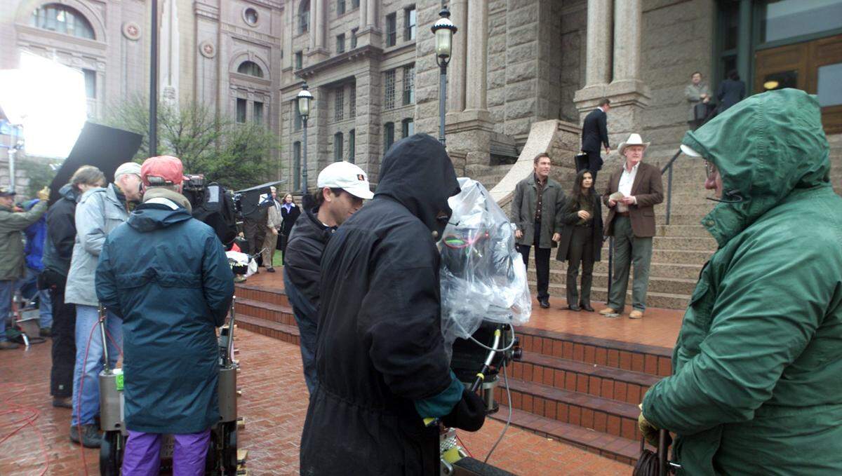 March 27, 2001: Crew and cast of the television series “Walker, Texas Ranger” film a scene from the front of the historic Tarrant County Courthouse in downtown Fort Worth. Members of the cast Judson Mills, who plays Ranger Francis Gage, Nia Peeples as Ranger Sydney, and Michael Costello as Texas Ranger Jensen.
