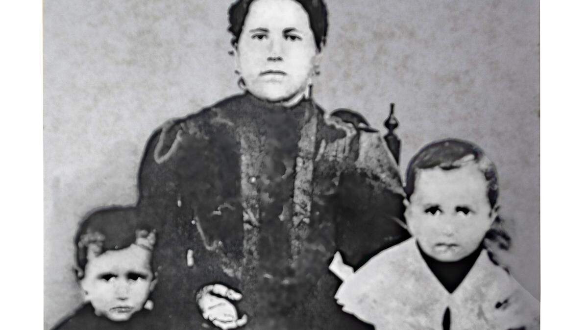 Libby Zalefsky with her sons, William (left) and Morris Bernard, circa 1911.
