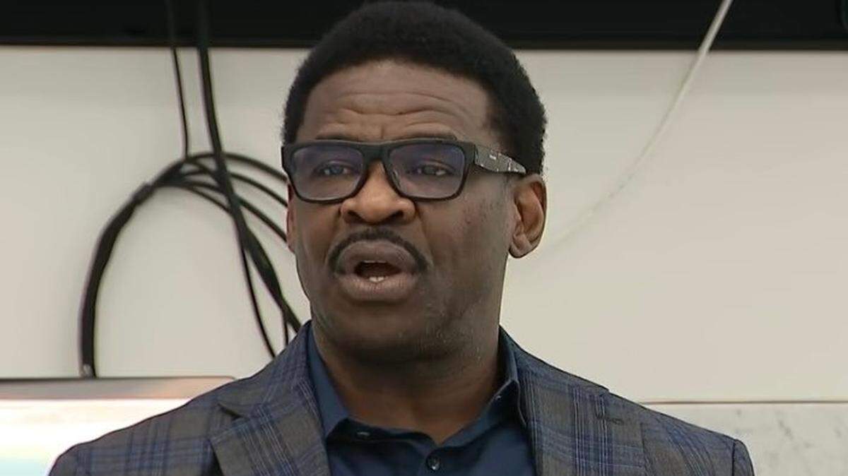 Former Cowboys receiver Michael Irvin said he is being railroaded by charges of misconduct at a Phoenix hotel.