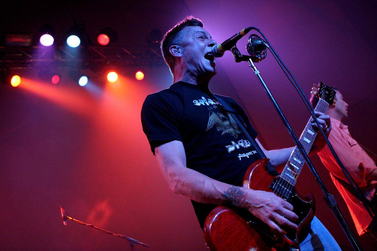 The Toadies rock out the Ridglea Theater to a sold out crowd Saturday, June 21, 2008. (Special to the Star-Telegram/Rachel Parker)