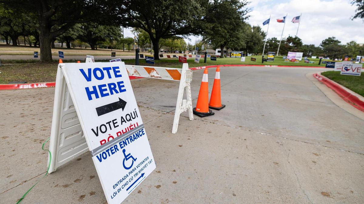 A vote here sign points to the voting site at the Tarrant County Sub-courthouse in Mansfield on Wednesday, Oct. 30, 2024.