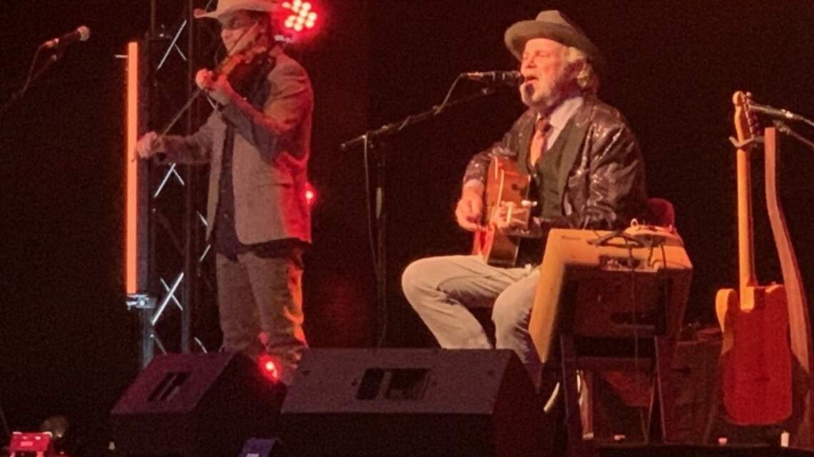 Robert Earl Keen’s goodbye to Fort Worth: A subdued Billy Bob’s show full of fan favorites
