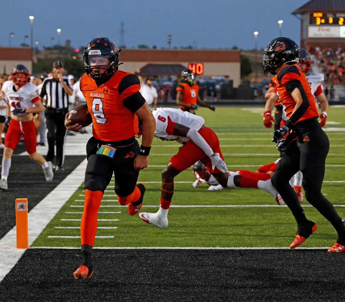 Aledo quarterback Hauss Hejny (8), the 2023 Fort Worth-area Offensive Player of the Year, rushes in for the touchdown.