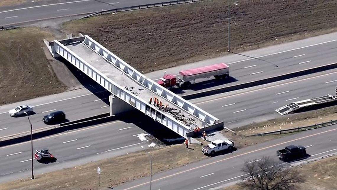 All westbound lanes of Interstate 30 in west Fort Worth were closed off Thursday afternoon because of a fire, according to police.