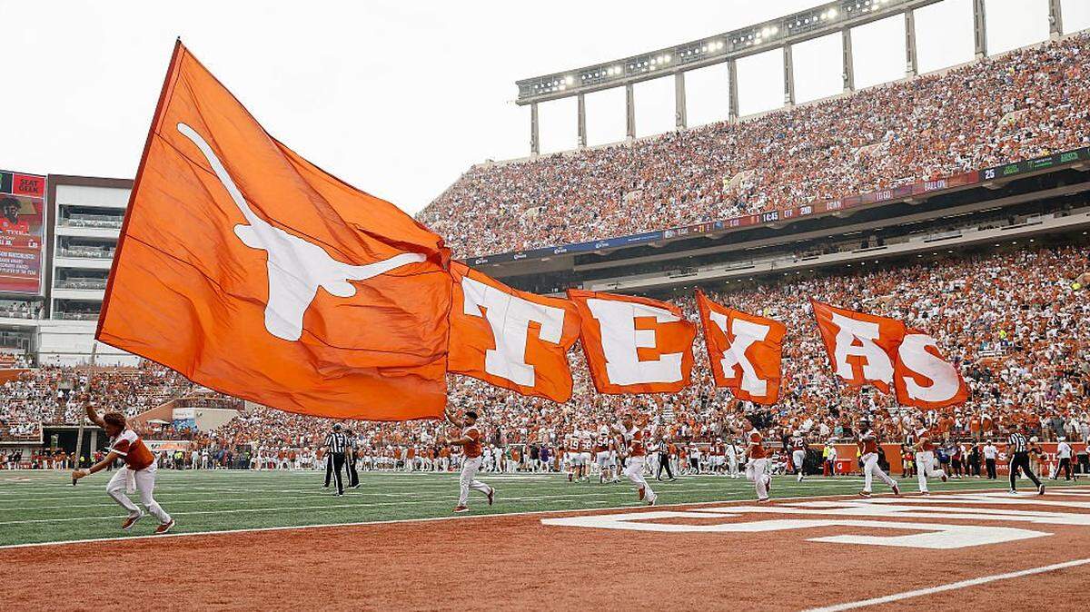 AUSTIN, TEXAS - SEPTEMBER 06: The Texas Longhorns cheerleaders run with flags after a touchdown in the second quarter against the San Jose State Spartans at Darrell K Royal-Texas Memorial Stadium on September 06, 2025 in Austin, Texas. (Photo by Tim Warner/Getty Images)