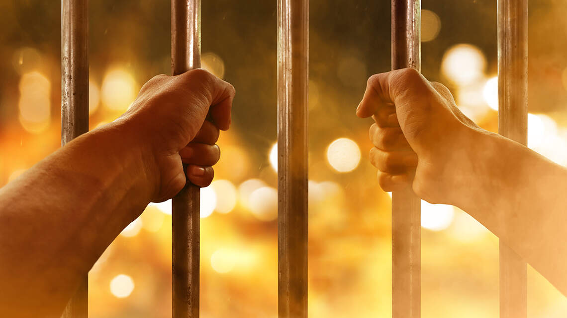 Central KY jail accused of negligence after inmate dies jumping from transport van