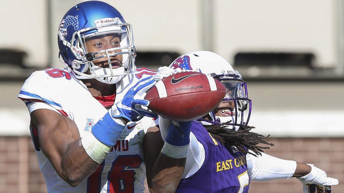 The Dallas Cowboys like the way SMU's Courtland Sutton, left, wins one-on-on receiver battles.
