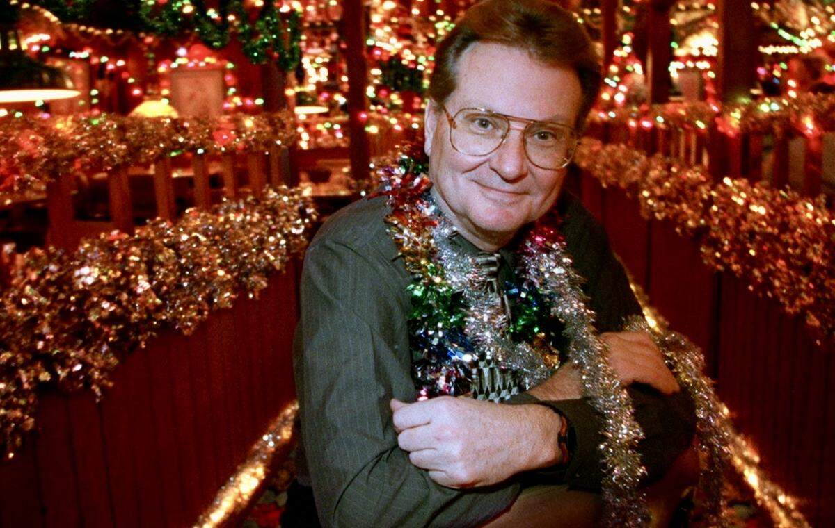 Campo Verde founder James “Smiley” Williams in his Christmas-decorated restaurant on Nov. 20, 1998.
