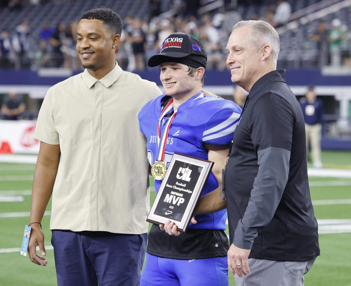 Yoakum middle linebacker Colby Jendrzey (15) earned defensive MVP honors after defeating Grandview in the UIL Class 3A Division I championship game on Thursday Dec. 18, 2025 at AT&T Stadium in Arlington, Texas.