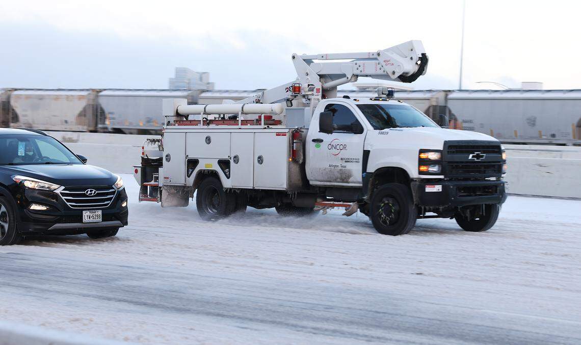 An Oncor vehicle travels on the eastbound lane of Interstate 30 in downtown Fort Worth on Sunday, Jan. 25, 2026.