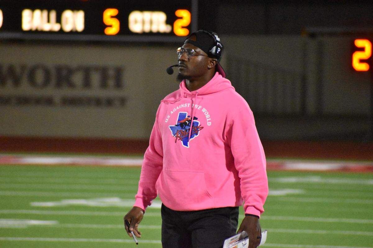 Former Dallas Cowboys running back Phillip Tanner is the head coach at Fort Worth Southwest.