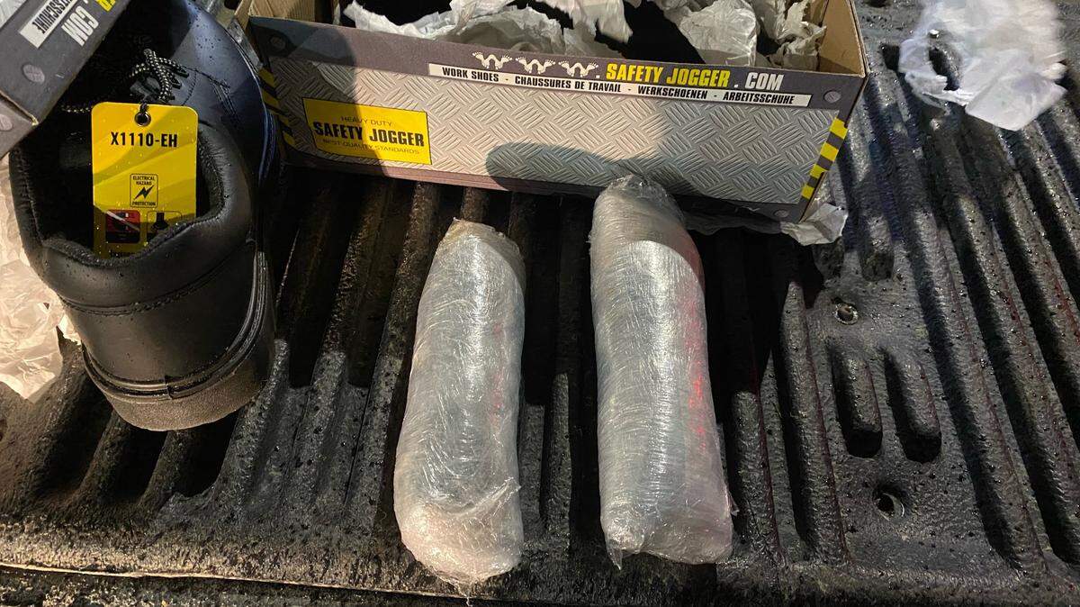 Collin County sheriff’s deputies arrested a Dallas man they say was found with about 6,000 fentanyl pills and a handgun during a traffic stop in Plano.