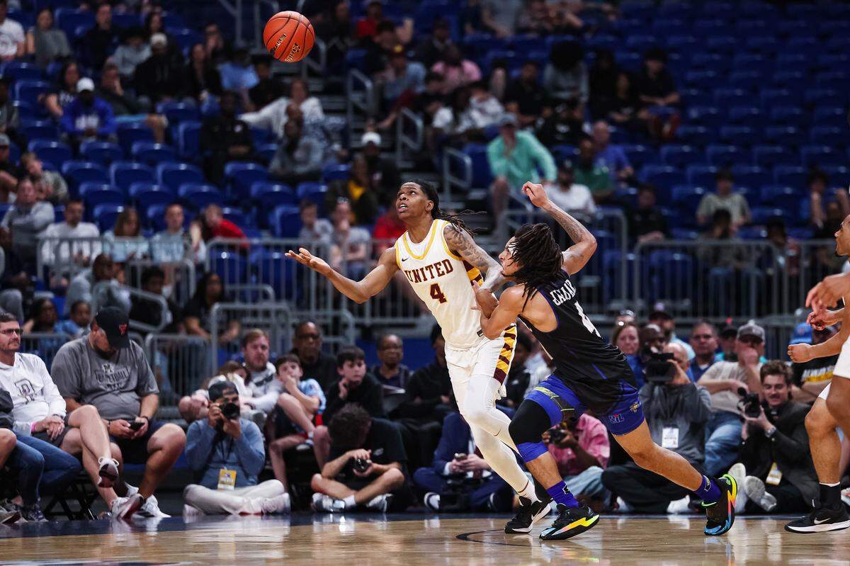 Mansfield Summit guard Jaxon Sneed (4) battles with a Beaumont United player for a loose ball in the air in the Class 5A Division II state championship at The Alamodome in San Antonio, Texas, March 14, 2026.