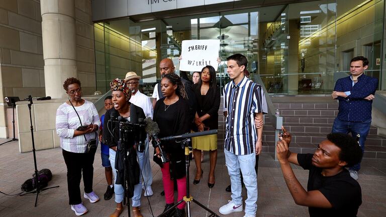 Here’s how much Tarrant County plans to pay attorneys for guards in jail death lawsuit
