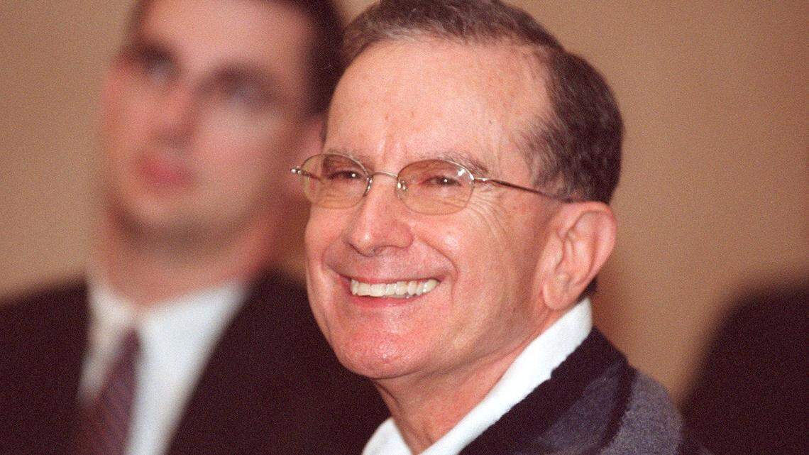 Allan Saxe at a Star-Telegram awards luncheon in 2003 to honor those who contribute to the success of their communities.