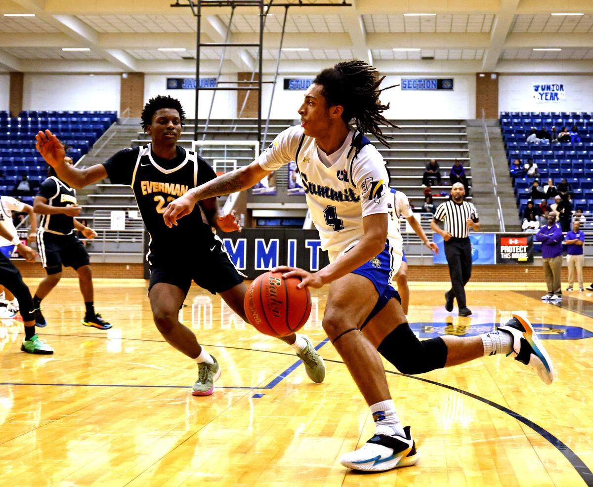Mansfield Summit guard Jaxon Sneed (4) crosses in front of Everman forward Glory Makolo (23) during the second half of a UIL boys basketball game between Everman and Mansfield Summit at Summit High School in Mansfield, Texas, Thursday Jan. 22, 2026