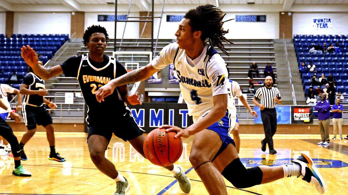 Mansfield Summit guard Jaxon Sneed (4) crosses in front of Everman forward Glory Makolo (23) during the second half of a UIL boys basketball game between Everman and Mansfield Summit at Summit High School in Mansfield, Texas, Thursday Jan. 22, 2026