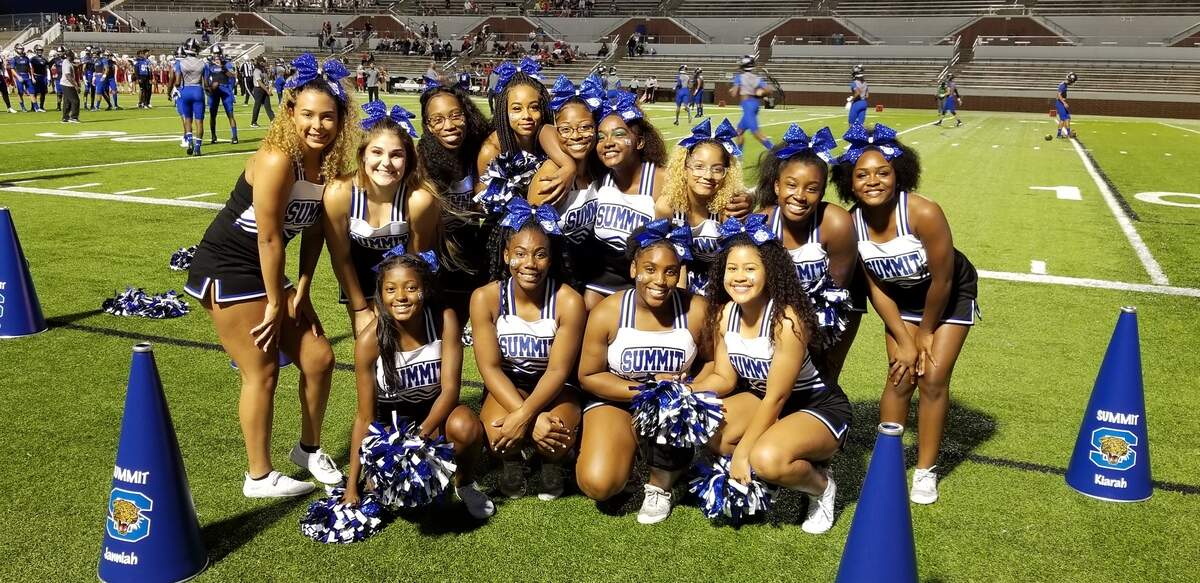 Mansfield Summit football cheerleaders
