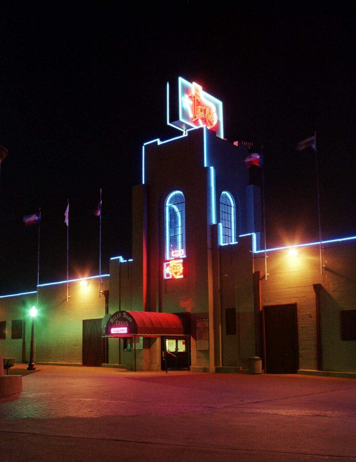 June 15, 1999: Billy Bob’s Texas bills itself as the ‘world’s largest honky-tonk.’