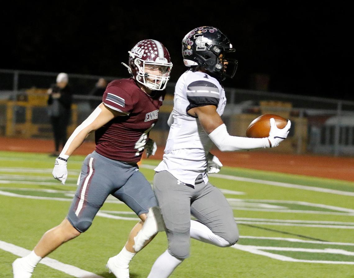 Timberview running back Jarvis Reed (1) takes the ball into the end one ahead of Ennis defensive back Jace Berry (4) in a Class 5A Division 2 area round football playoff game at Lumpkins Stadium in Waxahachie, Texas, Friday Nov. 19, 2021. Timberview led 21-14 at the half. (Special to the Star-Telegram Bob Booth)
