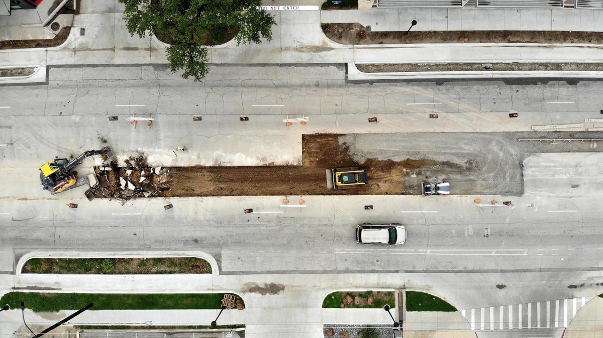 Traffic flows from on West 7th Street from downtown to the Cultural District on Tuesday, August 30, 2022. New bike lanes and medians on Seventh Street have made it narrower.