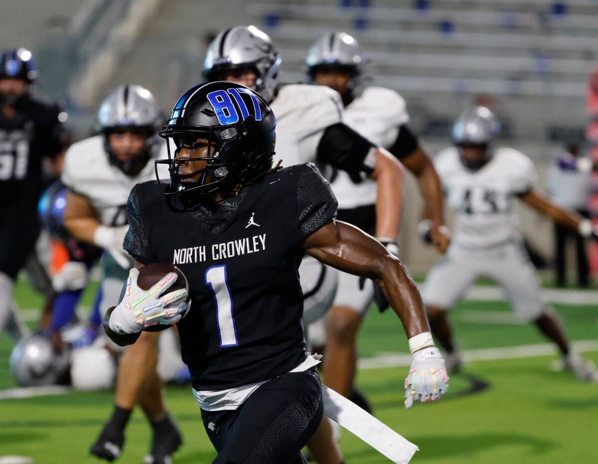 North Crowley running back Cornelius Warren (1) sweeps the ball around the left side during a UIL football game at Crowley ISD Sports Complex in Fort Worth Friday, Sept. 13, 2024.