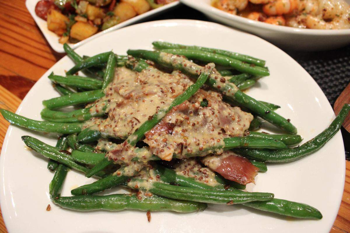 Judias Verdes con Jamón Serrano en Salsa de Mostaza is one of the restaurant’s De La Huerta, or from the garden, items. It is green beans served with crispy Iberian ham with a Dijon mustard sauce.