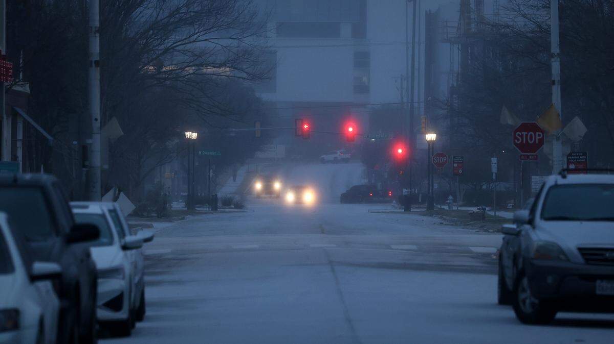 Why are we hearing thunder with sleet storm in the Dallas-Fort Worth area?
