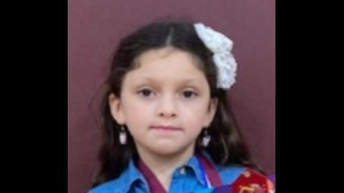 Police are looking for Bea Borrego, 6, last seen in the 100 block of West Buena Vista Street in Dilley, TX Saturday morning.