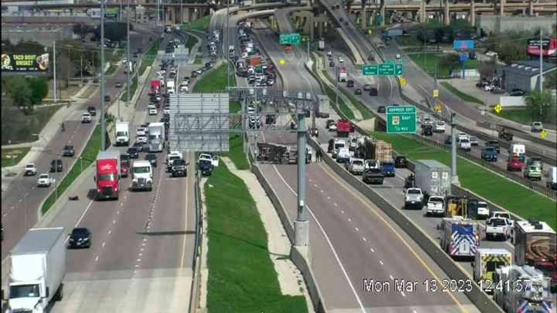 Fatal crash closes I-35W express lanes in Fort Worth TX | Fort Worth ...