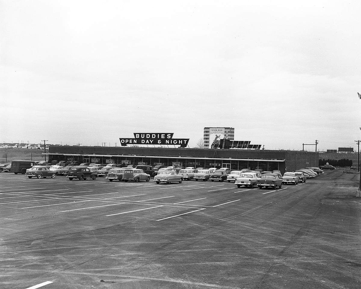 Dec. 18, 1952: The opening of new Buddie’s Super Market No. 3, at 6825 Camp Bowie Blvd. (This address is near the split between Camp Bowie and Camp Bowie West.)