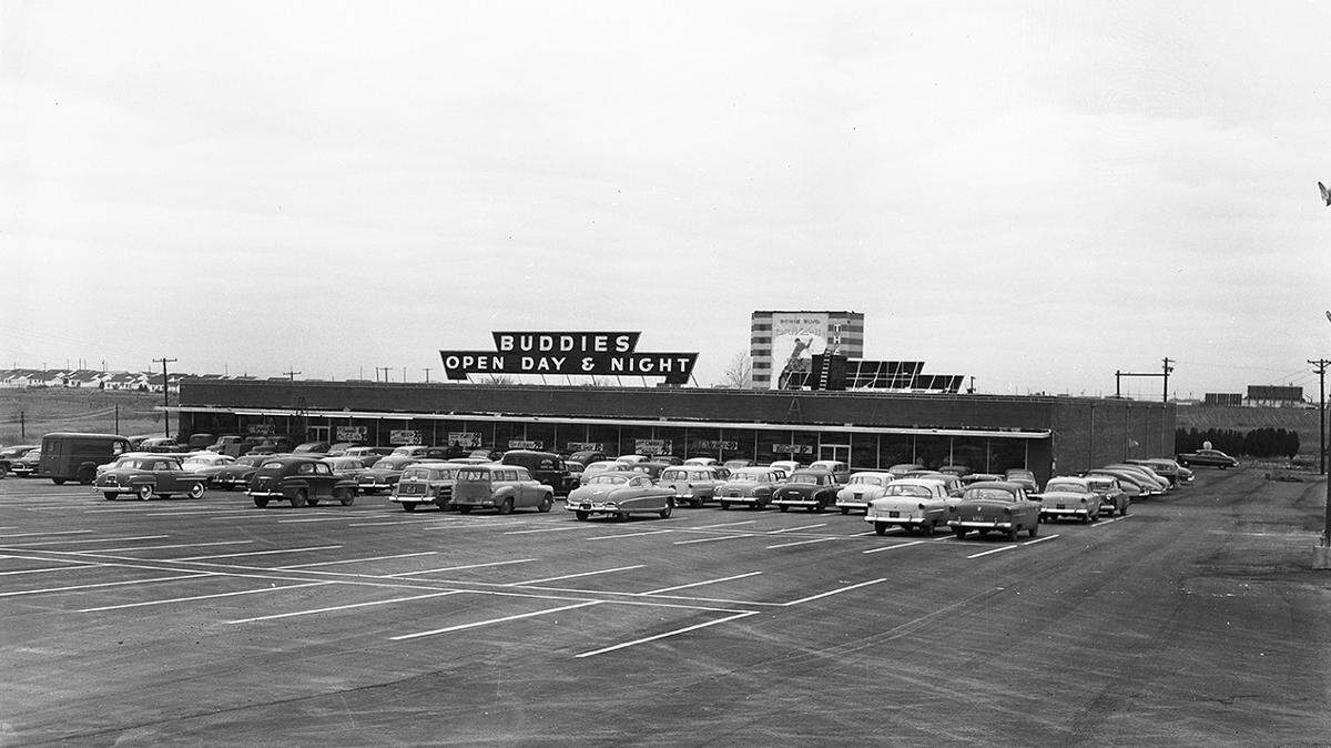 Dec. 18, 1952: The opening of new Buddie’s Super Market No. 3, at 6825 Camp Bowie Blvd. (This address is near the split between Camp Bowie and Camp Bowie West.)