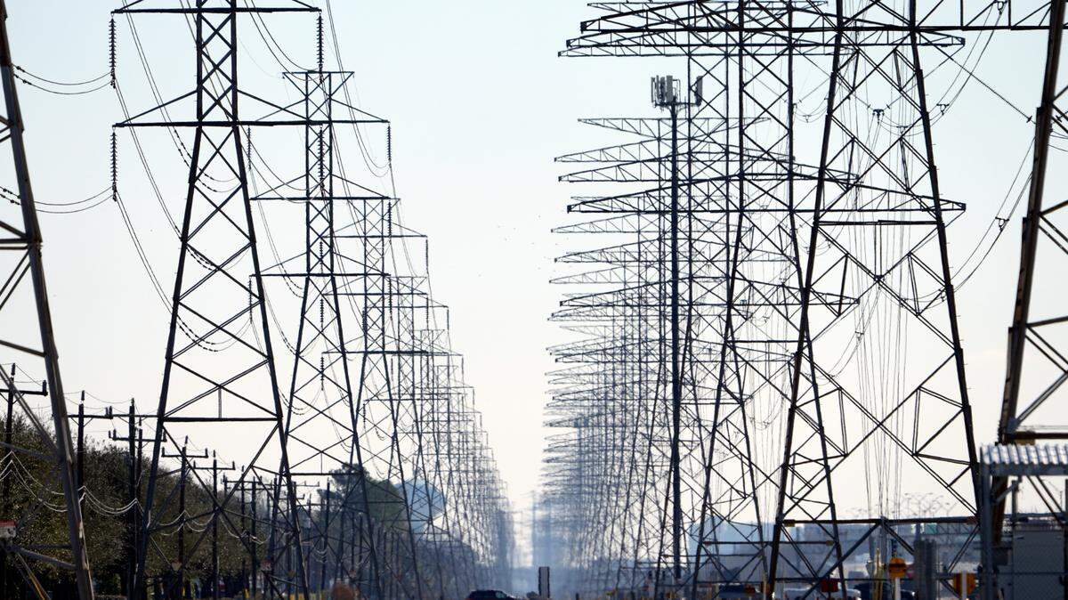 The Electric Reliability Council of Texas, the organization tasked with managing Texas’ power grid, on Monday called on residents to reduce electricity use, citing significant strain on the grid due to forced outages at power plants combined with potential record demand.