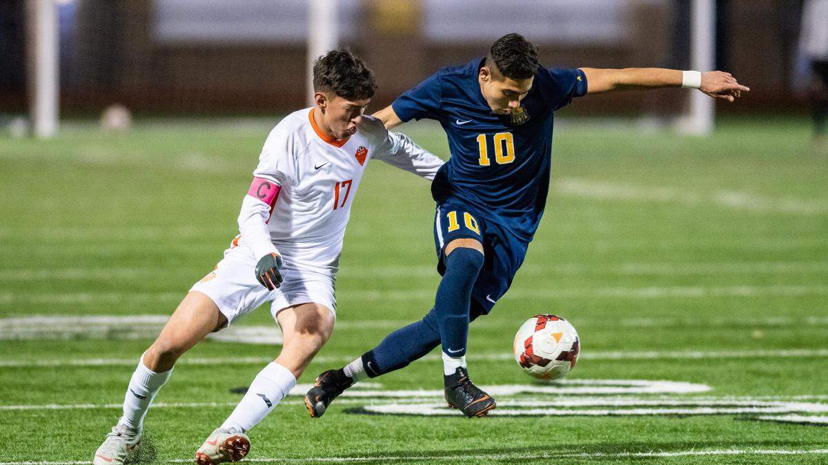 Arlington Lamar junior Jasub Flores (10) vs. Bowie