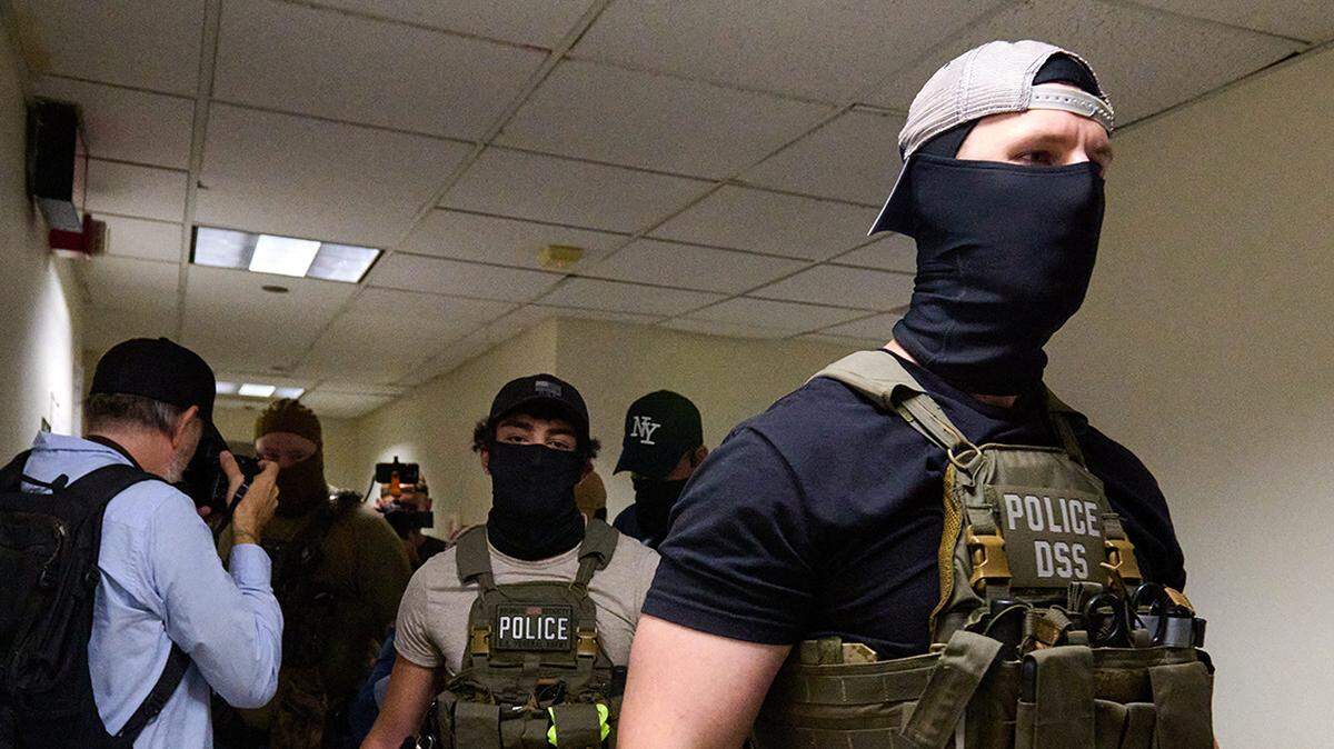 This reader has an idea of how to get immigration officers to unmask all on their own.